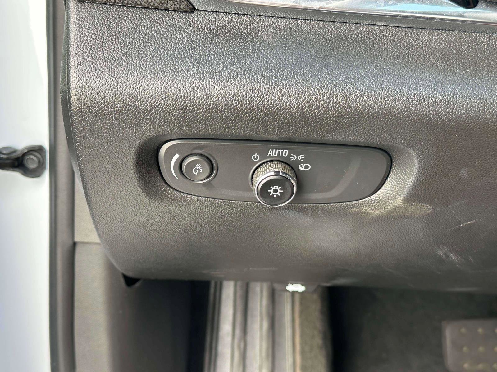 Used 2023 Chevrolet Traverse Premier w/ Redline Edition image 21