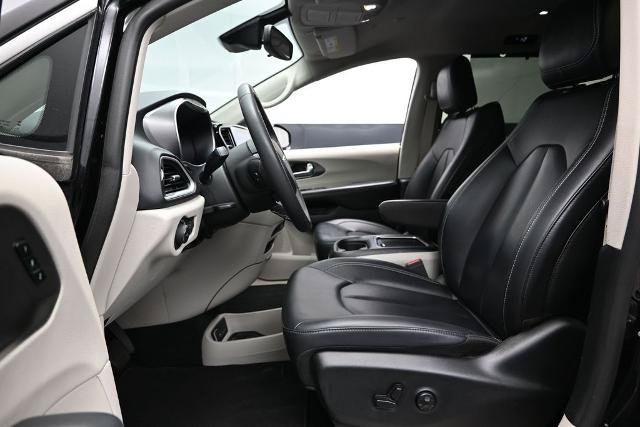 Used 2024 Chrysler Pacifica Touring-L FWD image 17