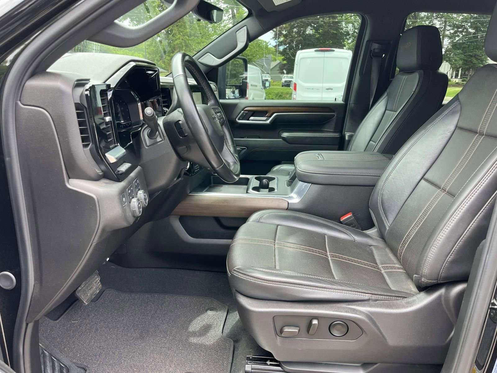 Used 2024 Chevrolet Silverado 3500 High Country w/ Technology Package AWD/4WD image 15