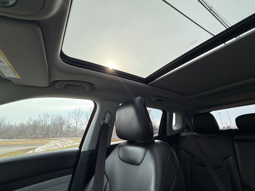 Used 2022 Jeep Compass Latitude w/ Sun and Sound Group image 28