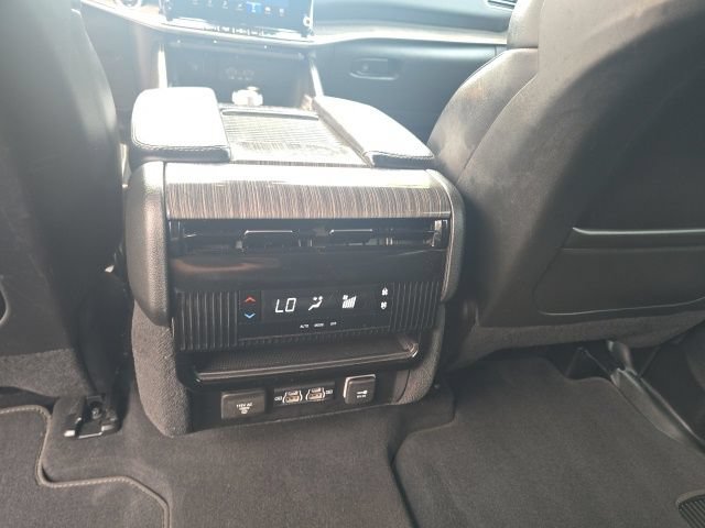 Used 2022 Jeep Wagoneer Series II AWD/4WD image 13