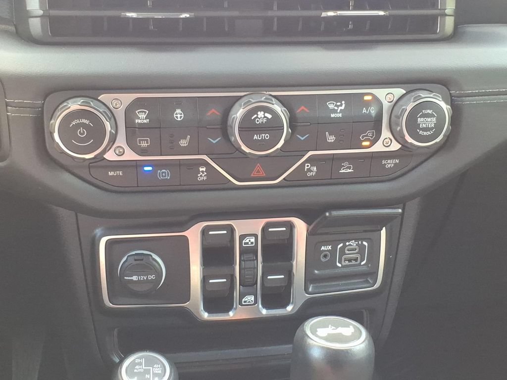Used 2024 Jeep Wrangler High Altitude AWD/4WD image 17