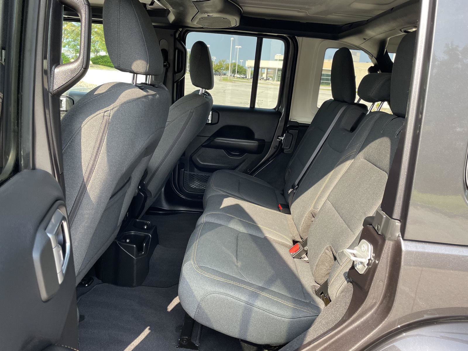 Used 2025 Jeep Wrangler Unlimited Sahara AWD/4WD image 20