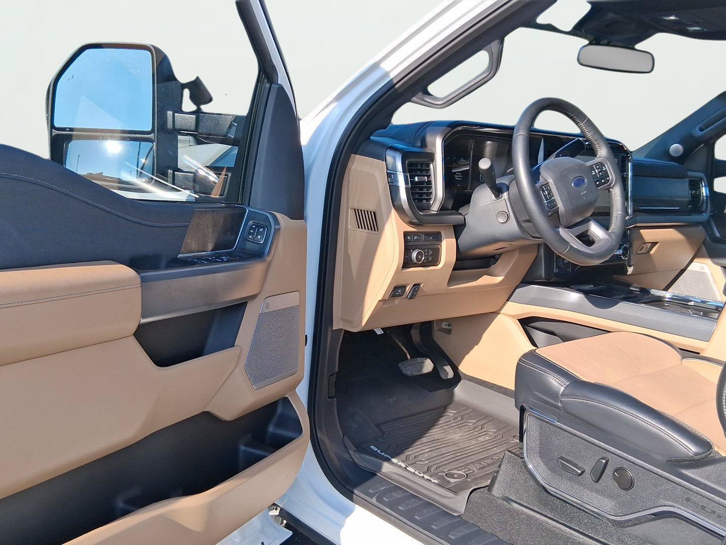 Certified 2024 Ford F250 Lariat w/ Lariat Ultimate Package AWD/4WD image 14