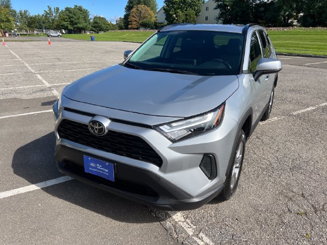 Used 2025 Toyota RAV4 XLE AWD/4WD image 4