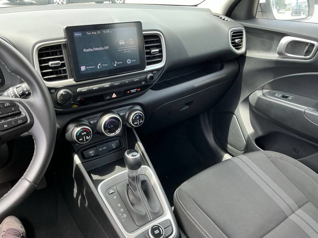 Used 2025 Hyundai Venue SEL FWD image 42
