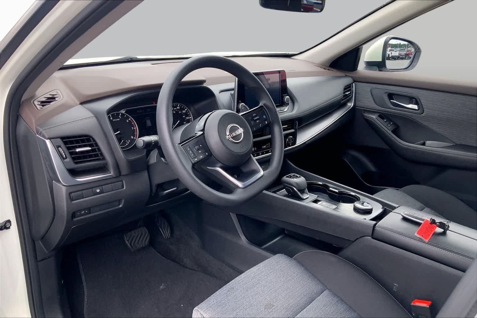 Used 2023 Nissan Rogue SV AWD/4WD image 16