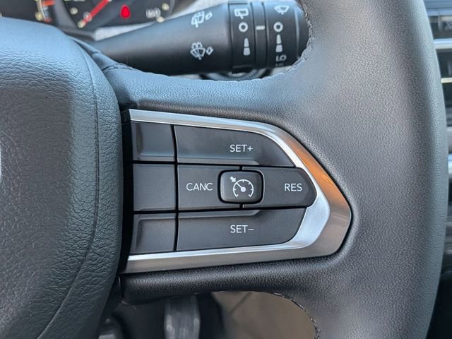 Used 2025 Jeep Compass Latitude w/ Sun & Sound Group AWD/4WD image 21