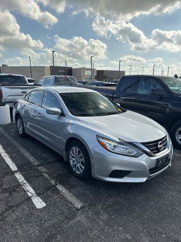 Used 2017 Nissan Altima 2.5 S w/ Power Driver Seat Package FWD image 2