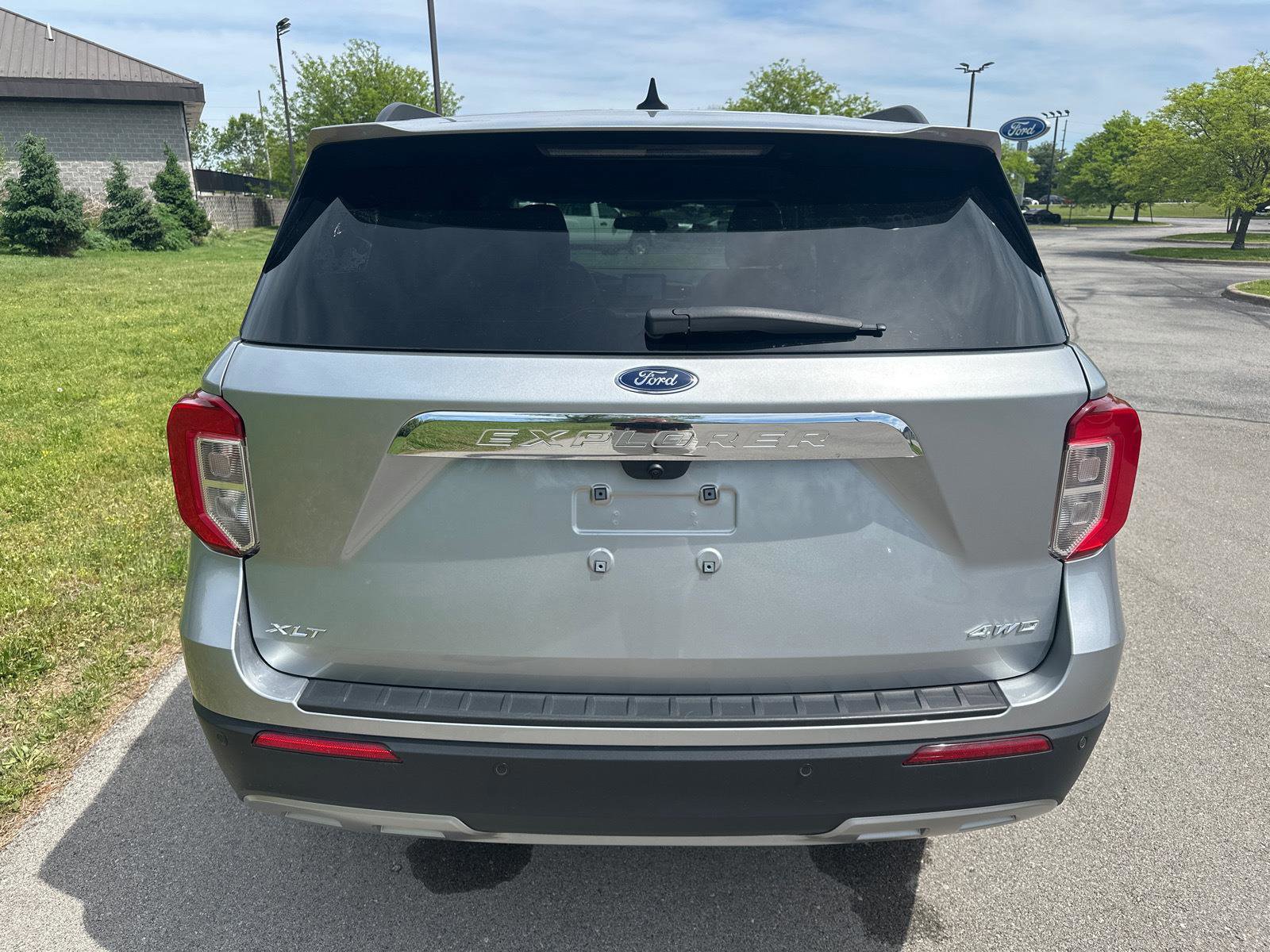 Certified 2023 Ford Explorer XLT w/ Equipment Group 202A AWD/4WD image 4