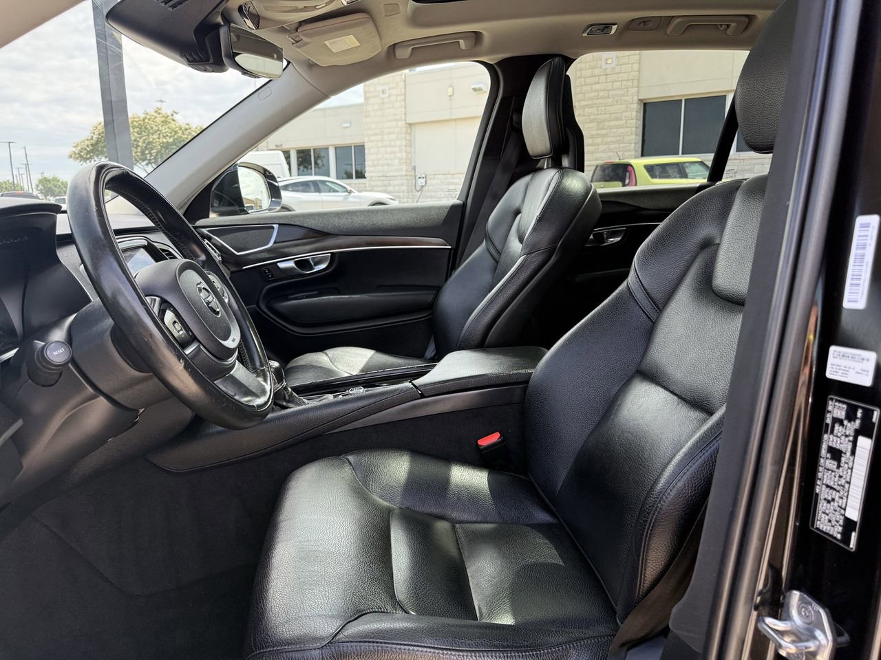 Used 2018 Volvo XC90 T6 Momentum w/ Convenience Package AWD/4WD image 25