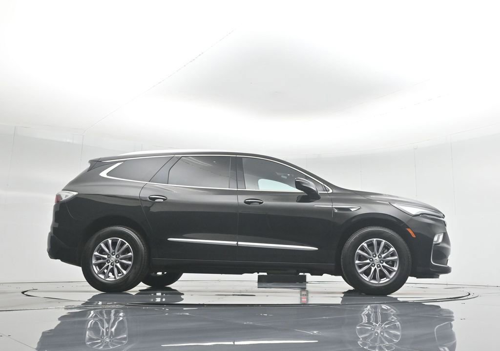 Used 2024 Buick Enclave Premium image 10
