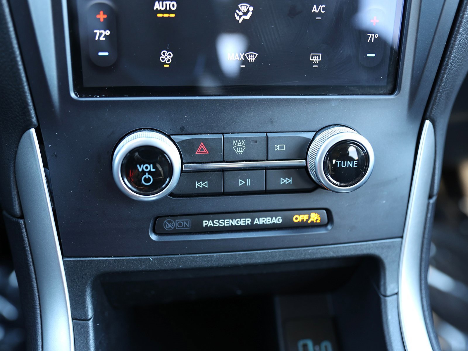 Certified 2023 Ford Edge SE w/ Black Appearance Package image 24