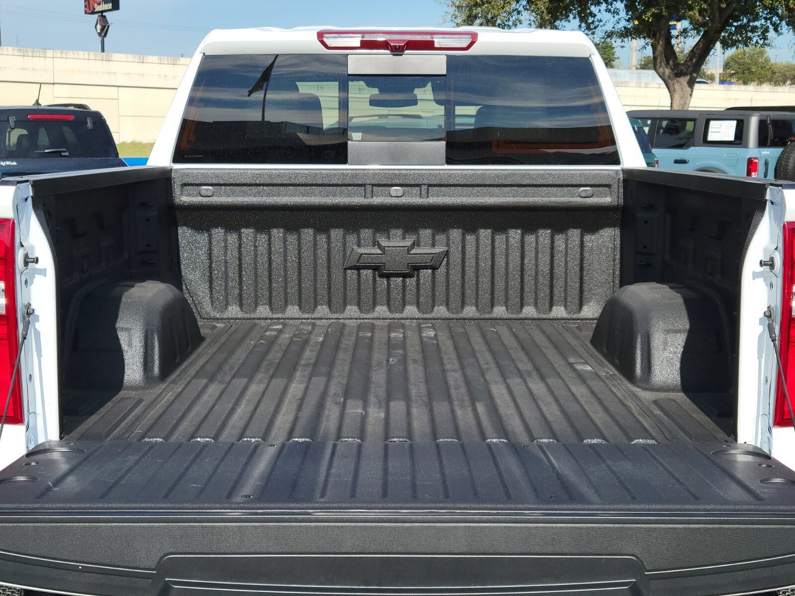 Used 2025 Chevrolet Silverado 1500 ZR2 image 31