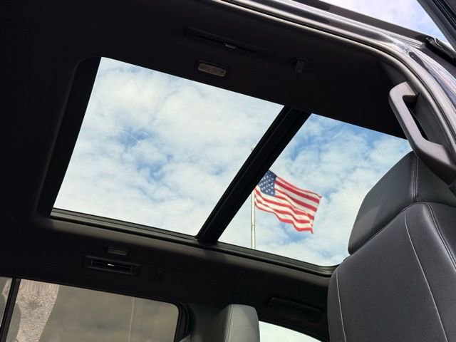 Used 2022 Chevrolet Tahoe Z71 w/ Luxury Package image 18