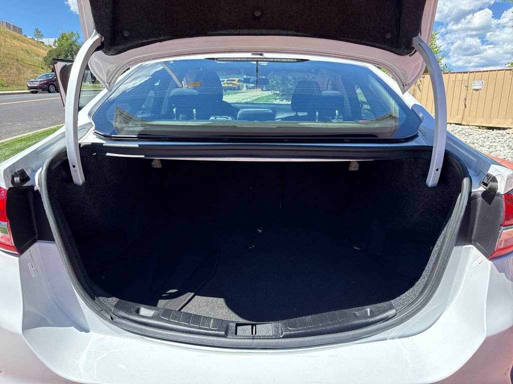 Certified 2018 Ford Fusion SE w/ Fusion SE Technology Package FWD image 11