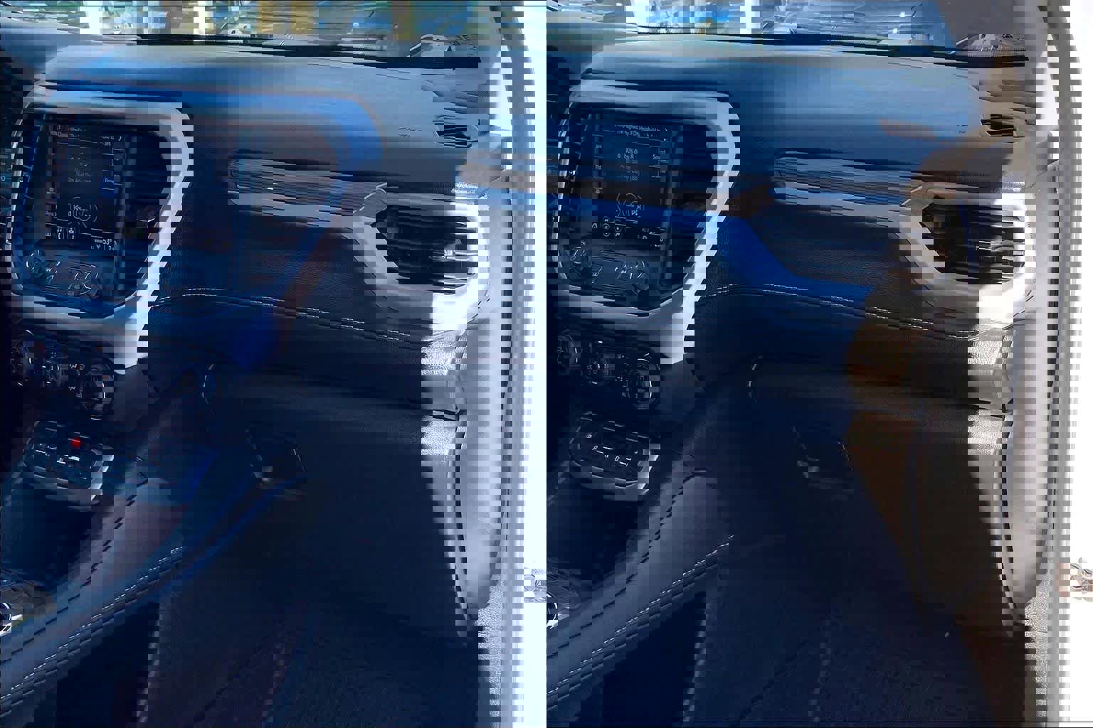 Certified 2023 GMC Acadia SLE w/ Driver Convenience Package image 19