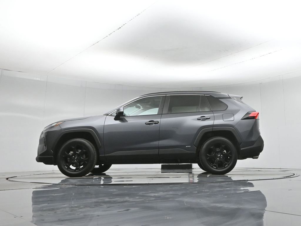 Used 2022 Toyota RAV4 XLE Premium image 20