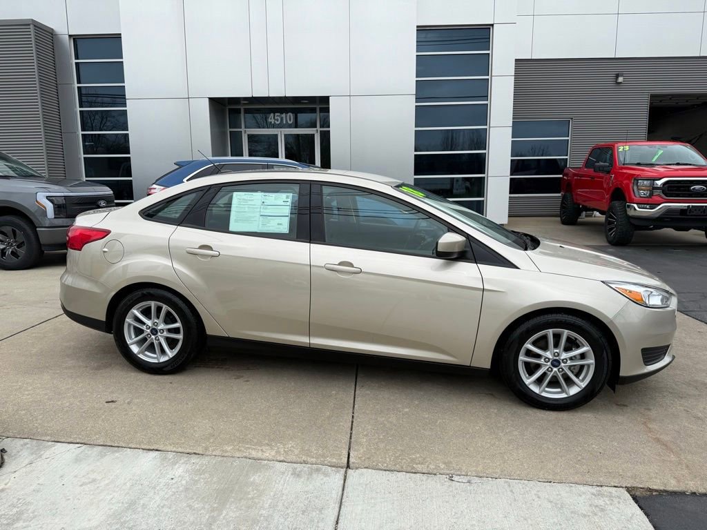 Certified 2018 Ford Focus SE FWD image 6