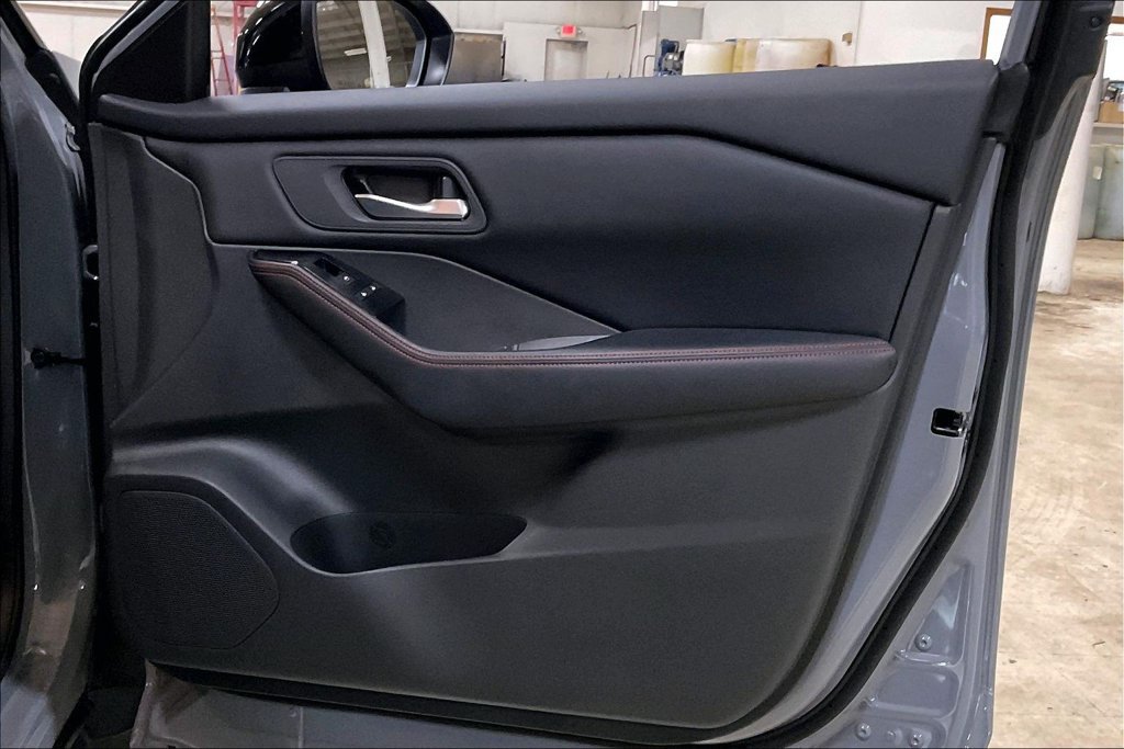 Used 2025 Nissan Rogue SV AWD/4WD image 22