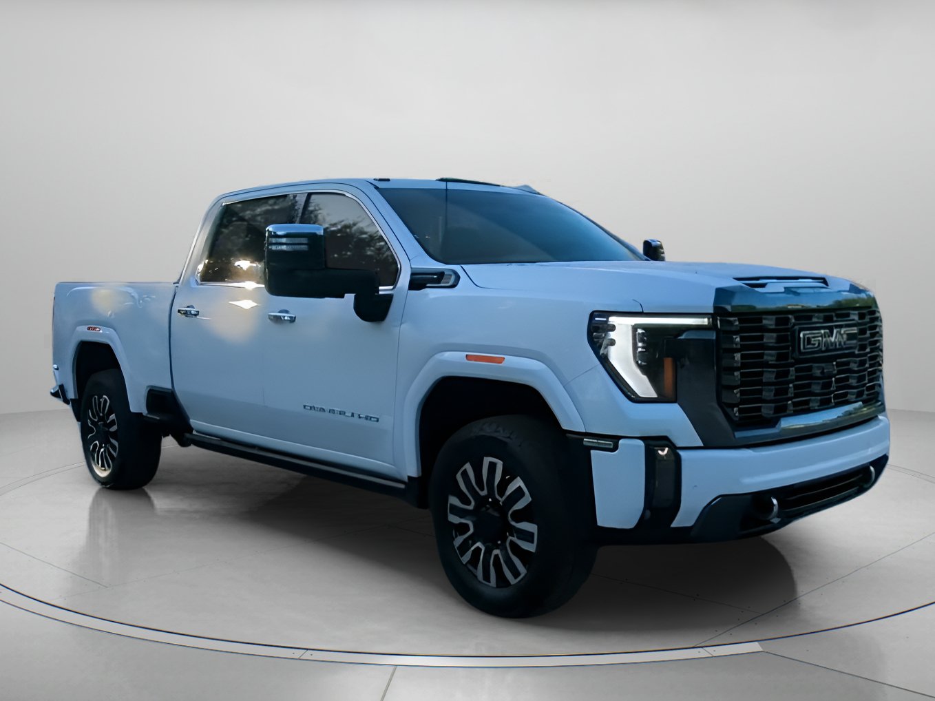 Used 2024 GMC Sierra 2500 Denali Ultimate AWD/4WD image 2