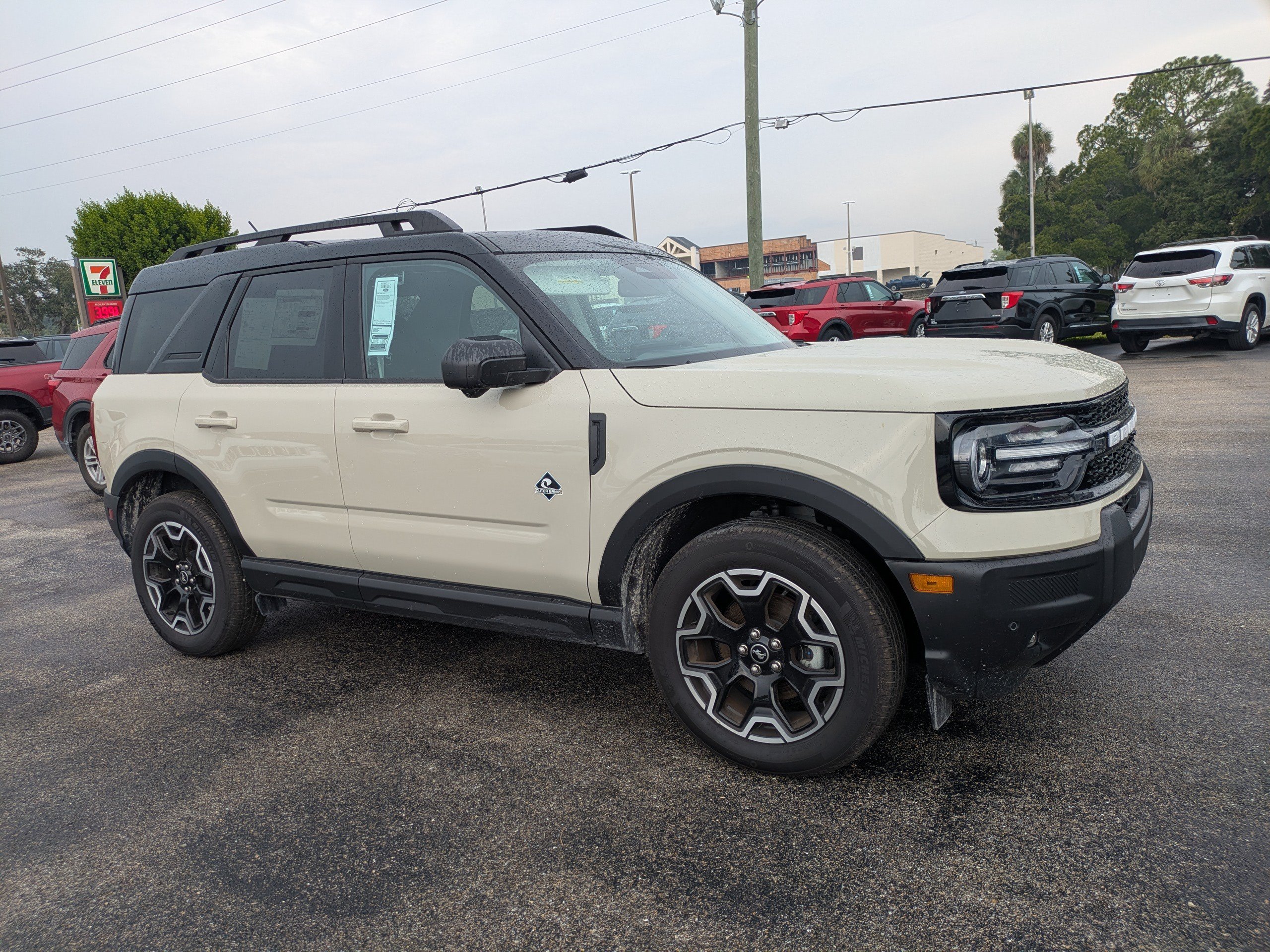 Certified 2025 Ford Bronco Sport Outer Banks w/ Outer Banks Tech Package+ AWD/4WD image 2