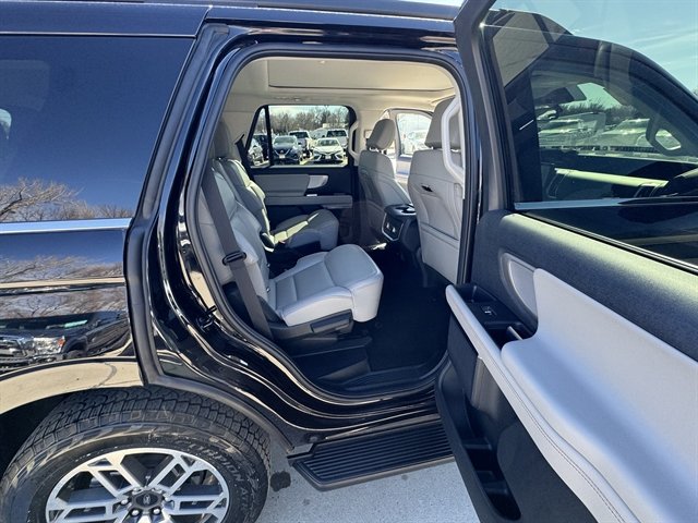 Certified 2025 Ford Expedition Active AWD/4WD image 27