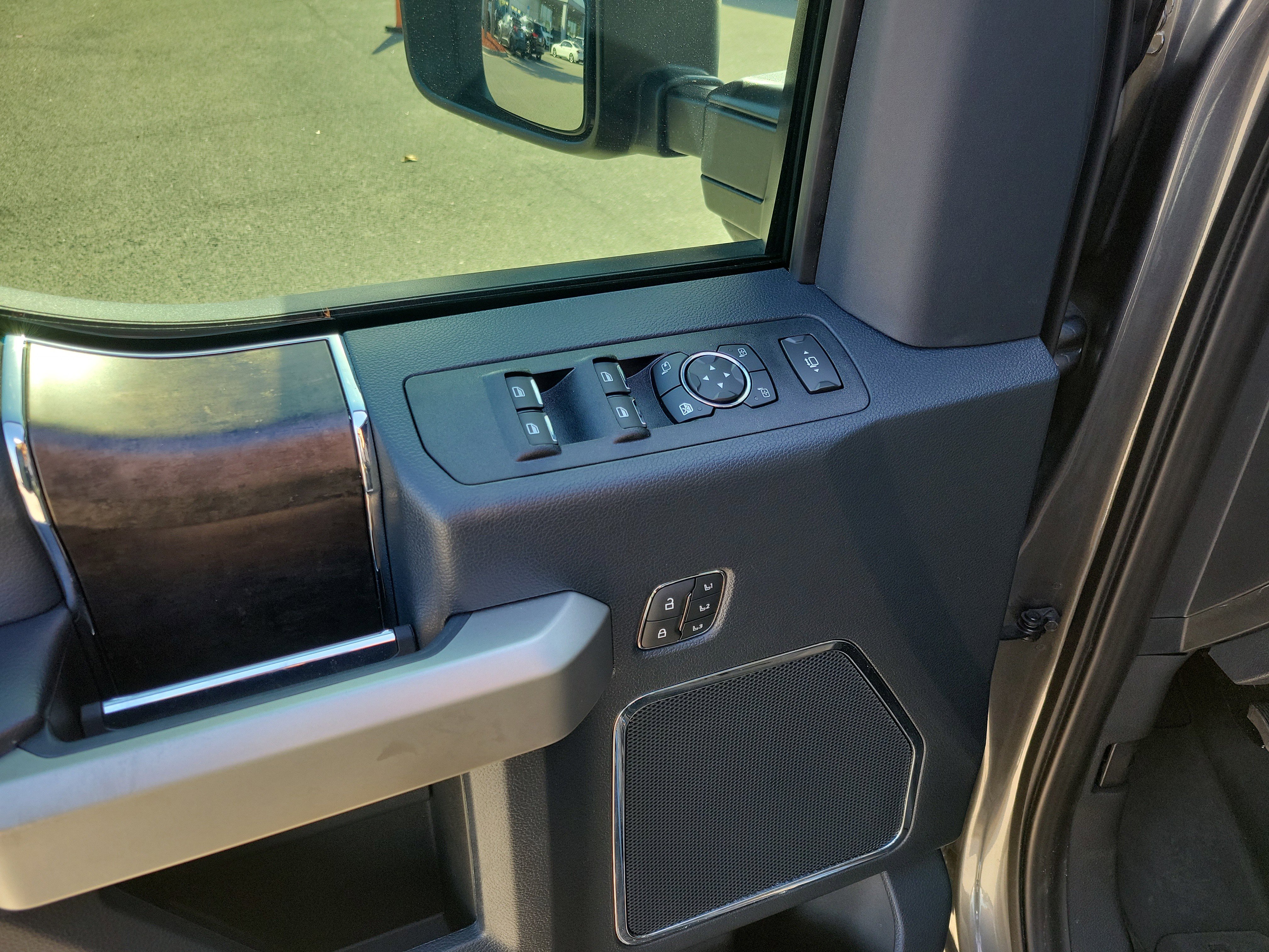 Certified 2022 Ford F350 Lariat w/ Black Appearance Package image 6