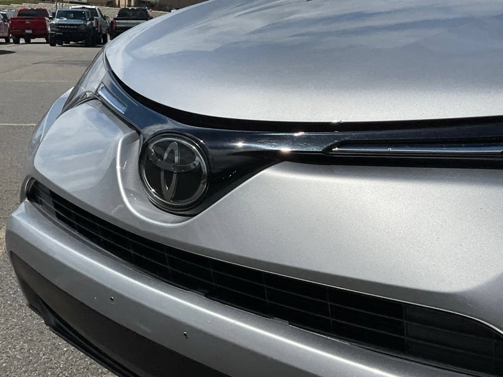Used 2018 Toyota RAV4 LE w/ All Weather Liner Package AWD/4WD image 18