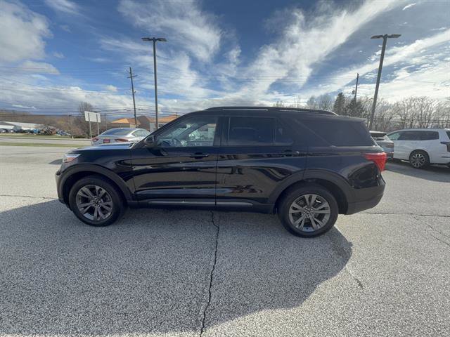 Certified 2023 Ford Explorer XLT w/ Equipment Group 202A AWD/4WD image 2