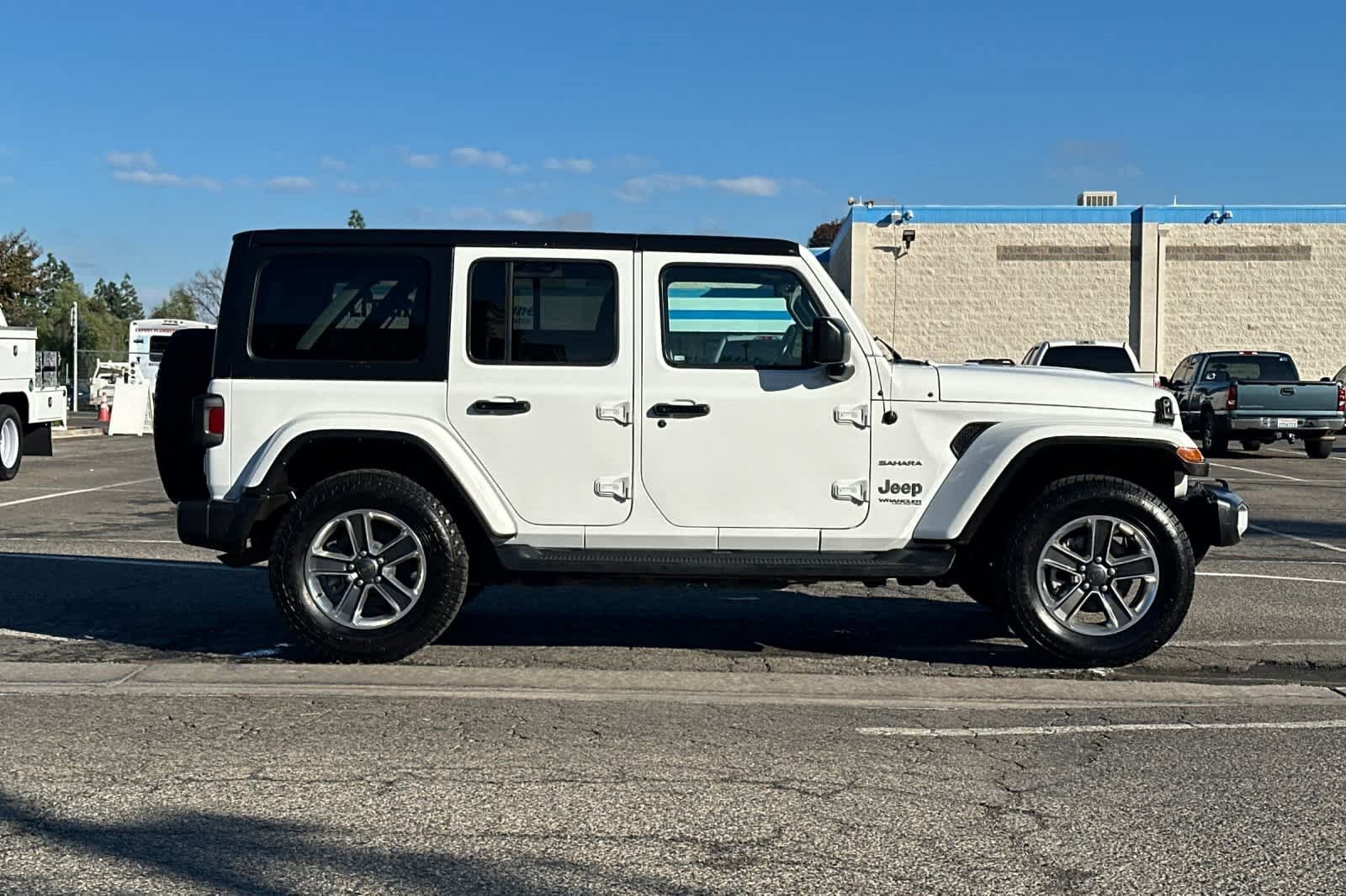 Used 2022 Jeep Wrangler Unlimited Sahara image 6