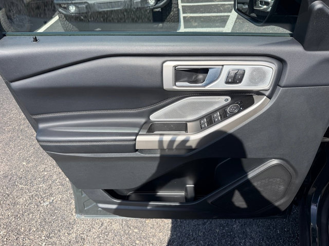 Certified 2023 Ford Explorer Limited w/ Hybrid Equipment Group 310A AWD/4WD image 23