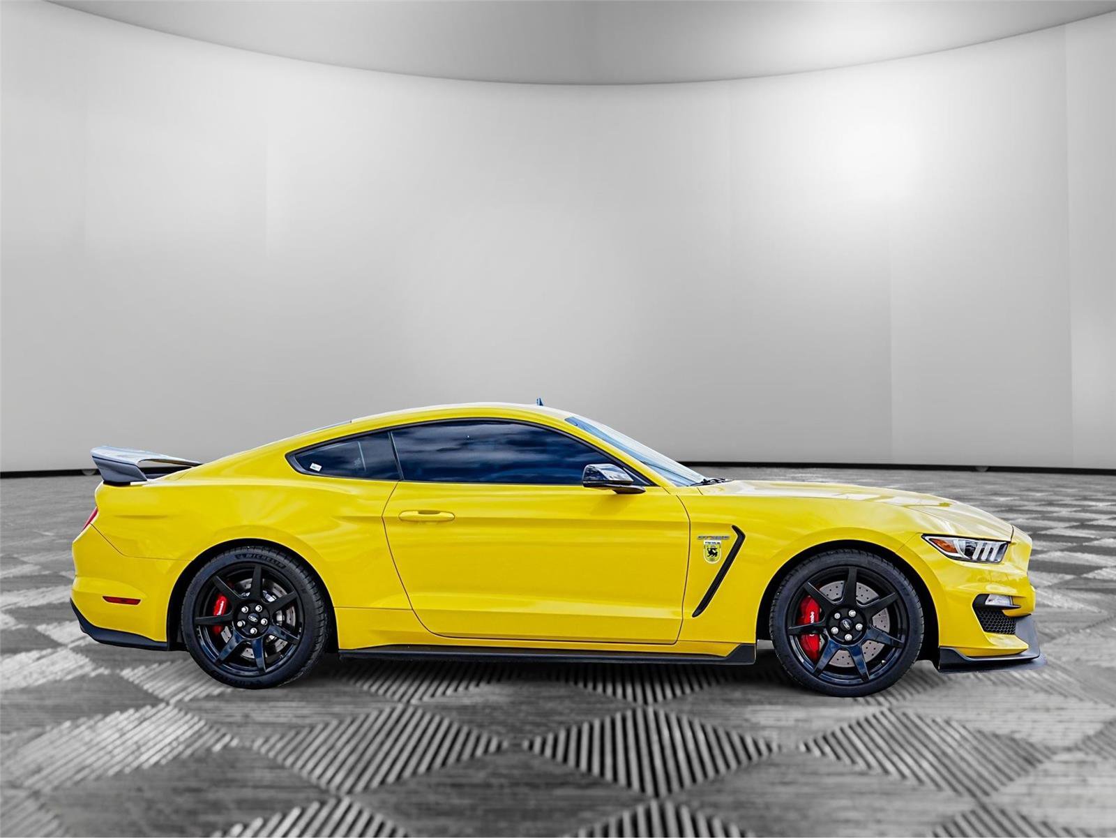 Certified 2017 Ford Mustang Shelby GT350R w/ GT350R Equipment Group 920A RWD image 4