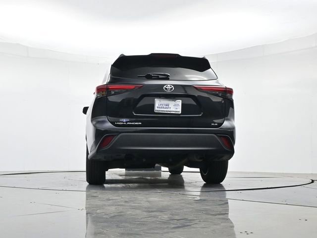 Used 2024 Toyota Highlander XLE FWD image 40