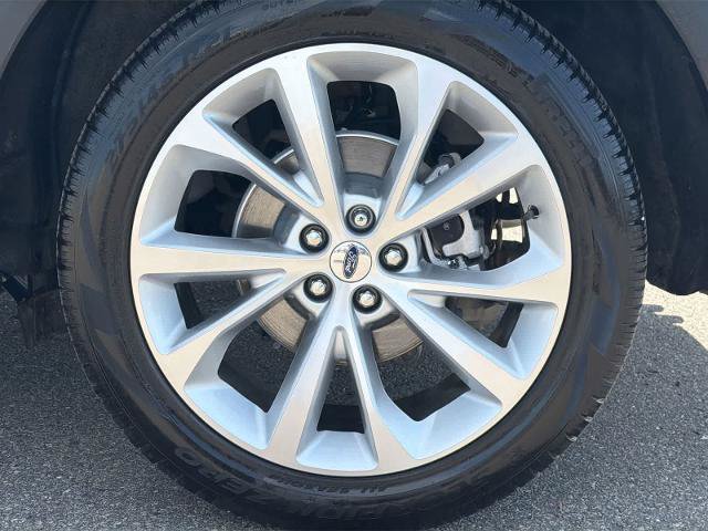 Certified 2023 Ford Explorer Platinum w/ Technology Package AWD/4WD image 14