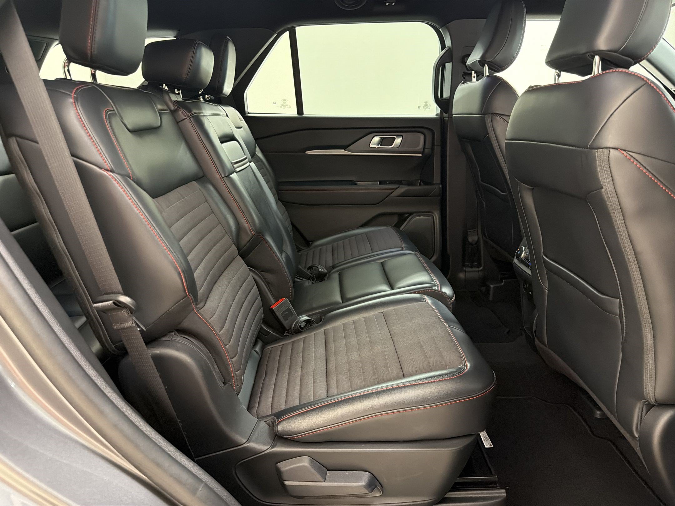 Certified 2025 Ford Explorer ST-Line w/ ST-Line Street Pack AWD/4WD image 31