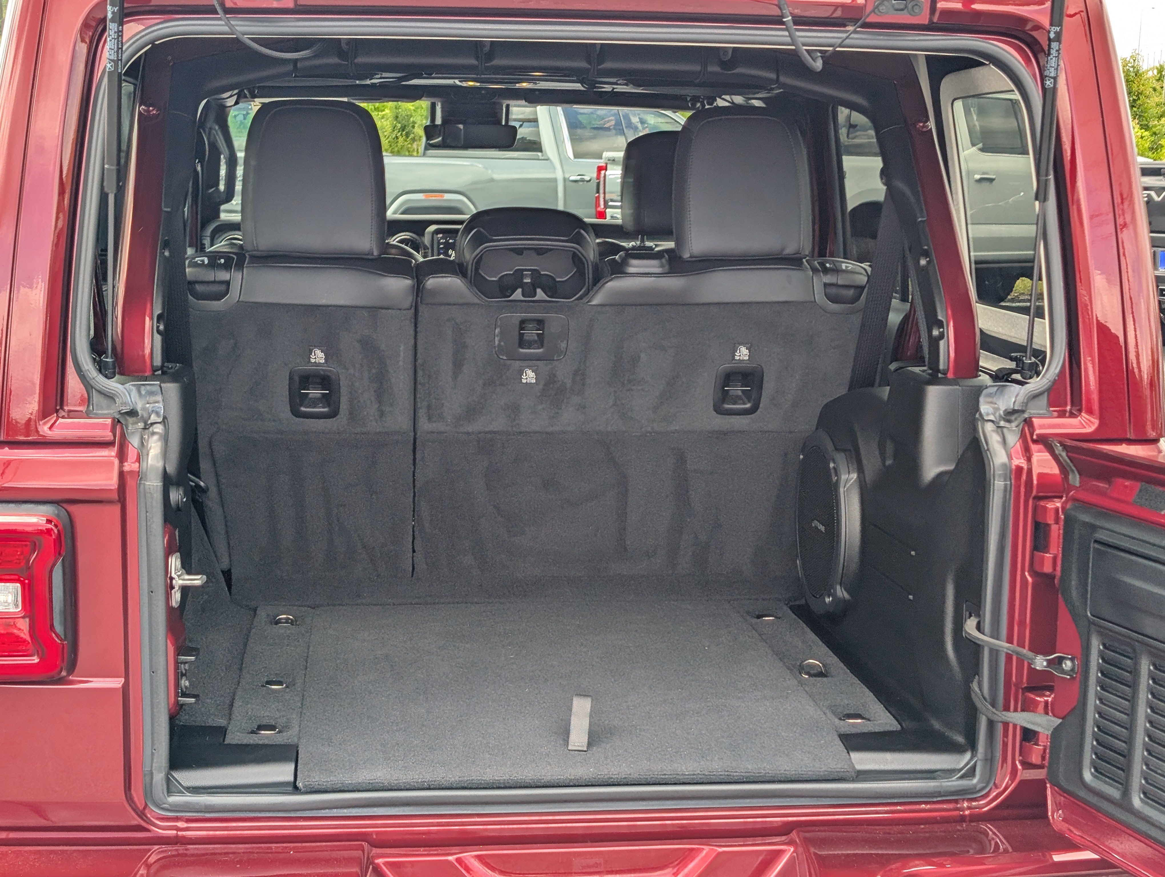 Used 2021 Jeep Wrangler Unlimited Sahara AWD/4WD image 11