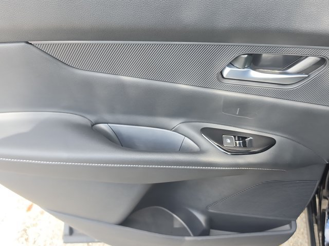 Used 2025 Nissan Murano SV FWD image 12