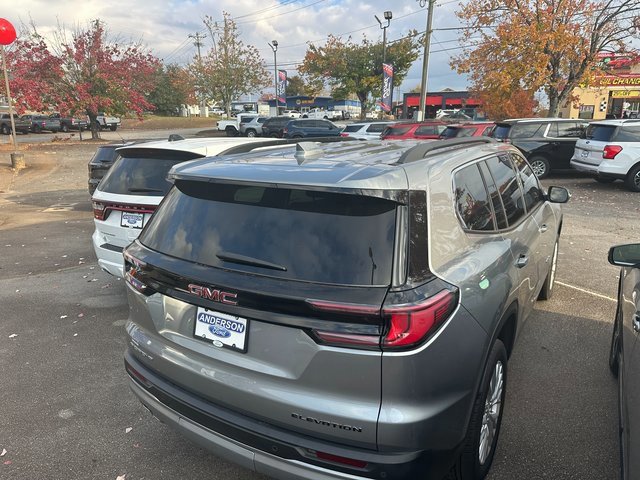 Used 2024 GMC Acadia Elevation w/ Luxury Package image 2