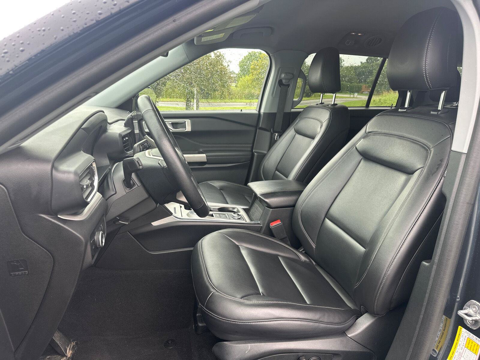 Certified 2024 Ford Explorer XLT w/ Equipment Group 202A AWD/4WD image 3