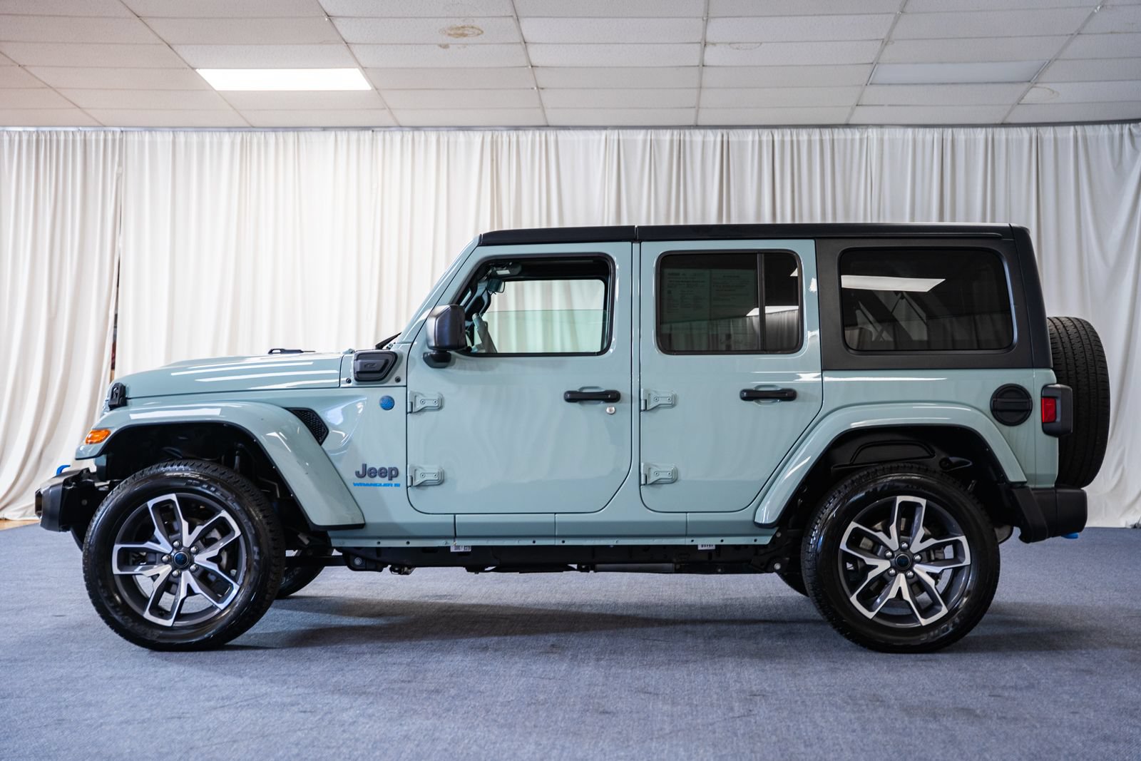 Used 2024 Jeep Wrangler Unlimited AWD/4WD image 5