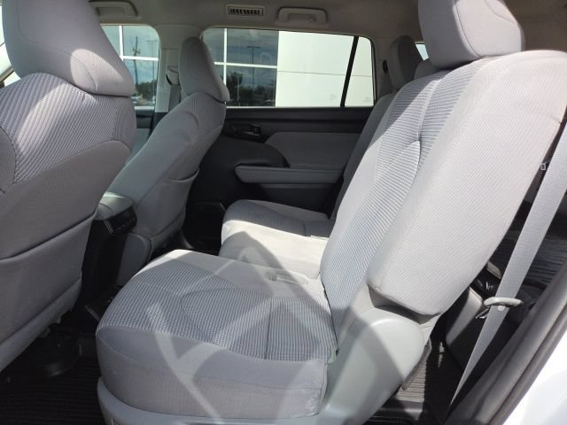 Used 2020 Toyota Highlander LE w/ Protection Package #3 FWD image 28