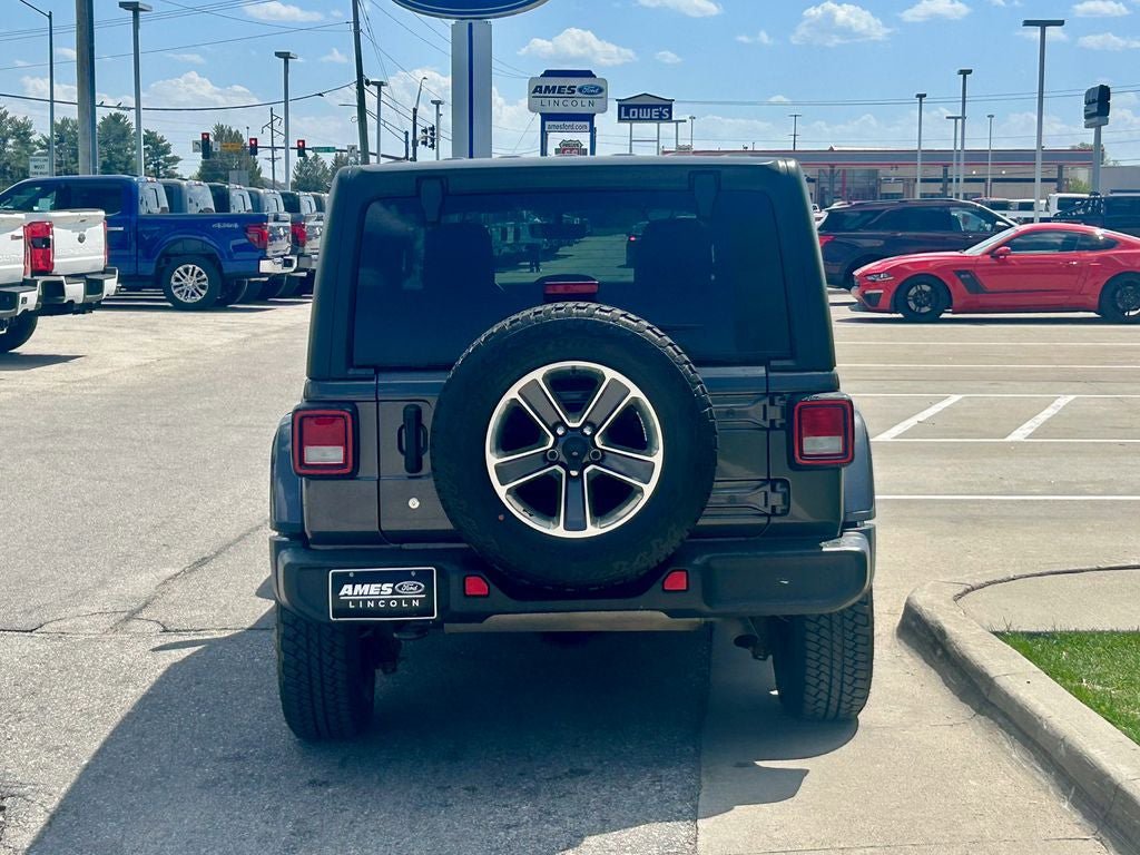 Used 2018 Jeep Wrangler Unlimited Sahara AWD/4WD image 5
