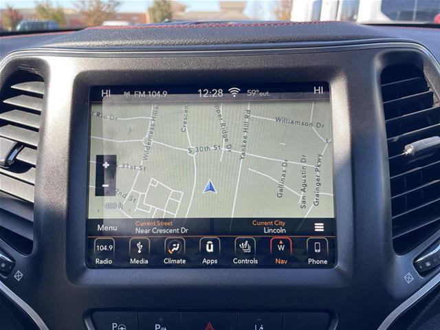 Used 2019 Jeep Cherokee Trailhawk AWD/4WD image 25