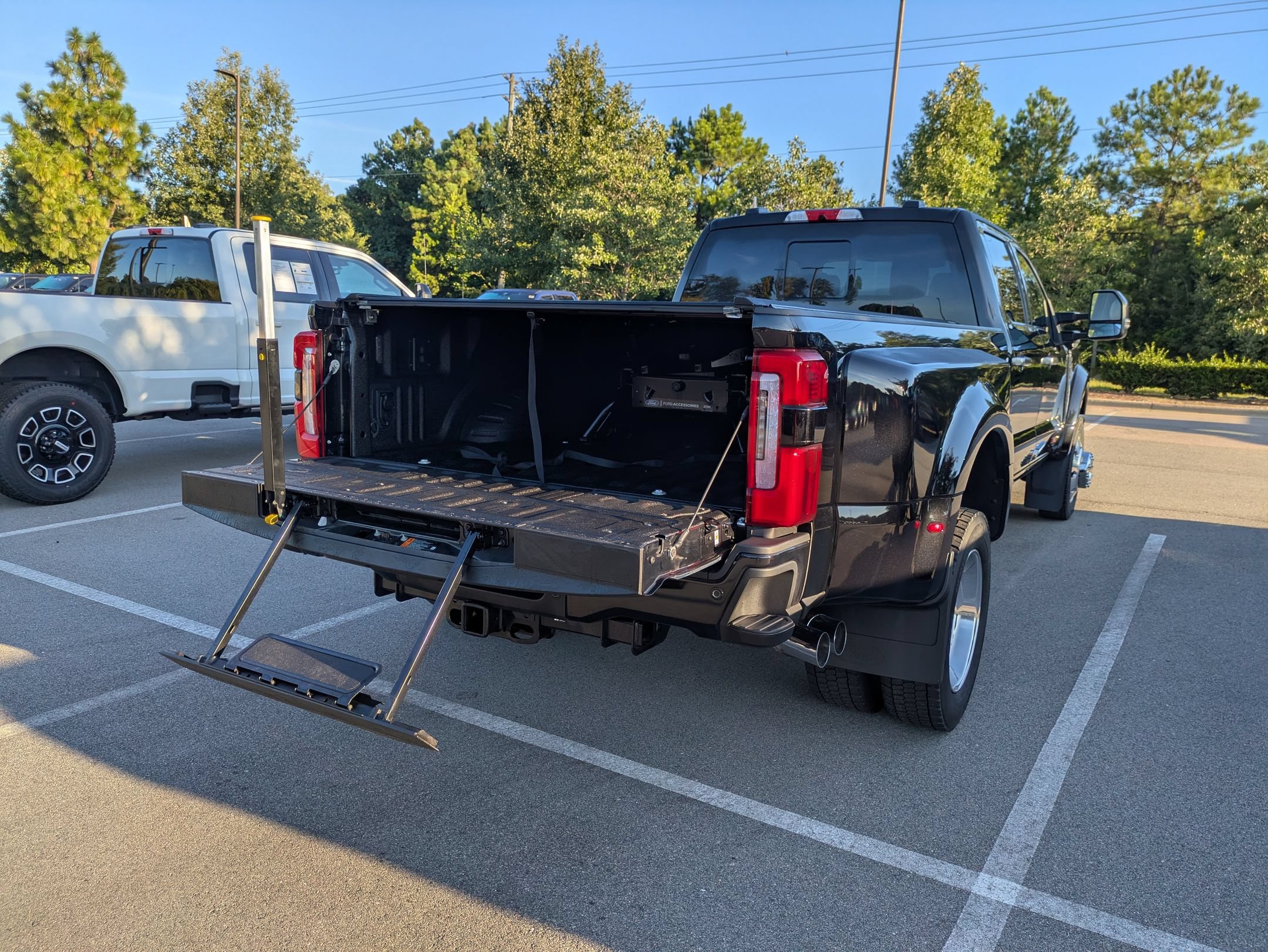 Certified 2025 Ford F450 Platinum w/ Platinum Plus Package AWD/4WD image 39