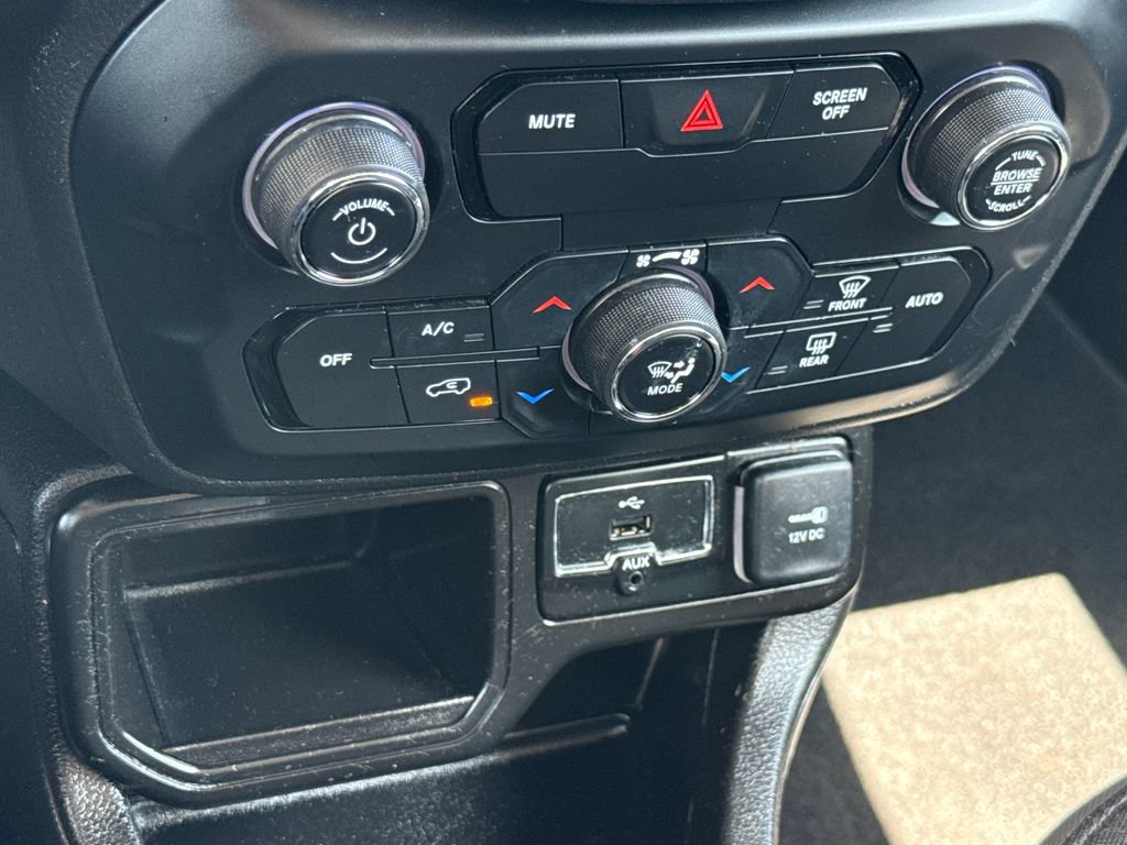 Used 2020 Jeep Renegade Altitude FWD image 21