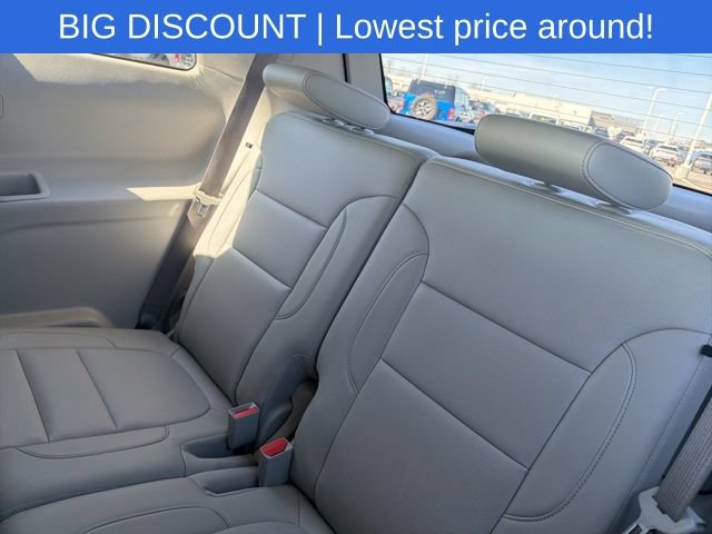 Used 2023 GMC Acadia SLT AWD/4WD image 17