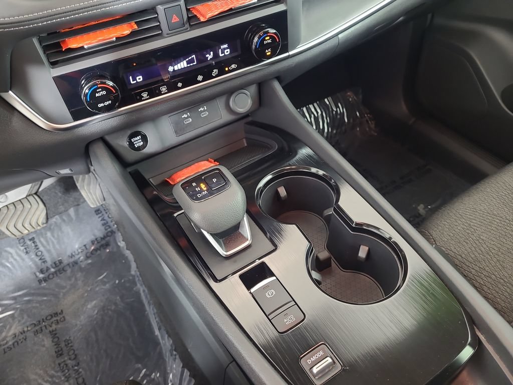 Used 2025 Nissan Rogue SV FWD image 15