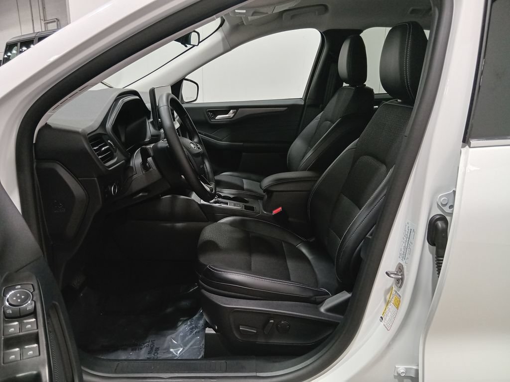 Certified 2026 Ford Escape SE FWD image 16