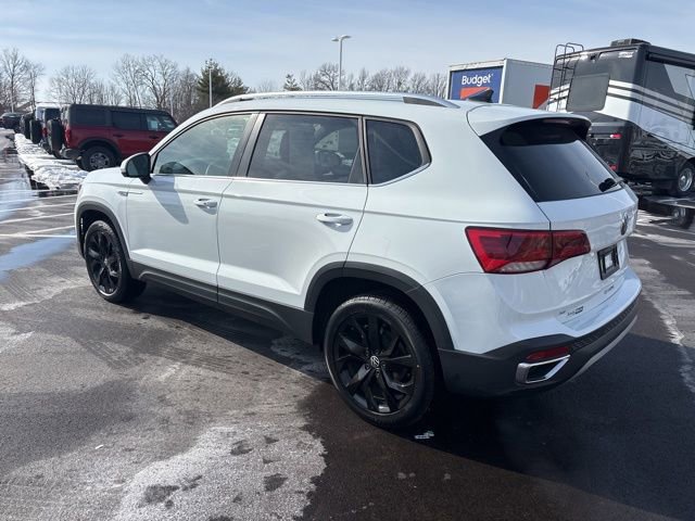 Used 2024 Volkswagen Taos SE image 3